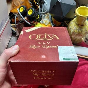 Serie V Liga Especial Cigar Box - Red